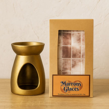 Fondant Parfumé Tablette Marron Glacé, dans sa boîte, il y a un brûleur à côté posé sur une table.