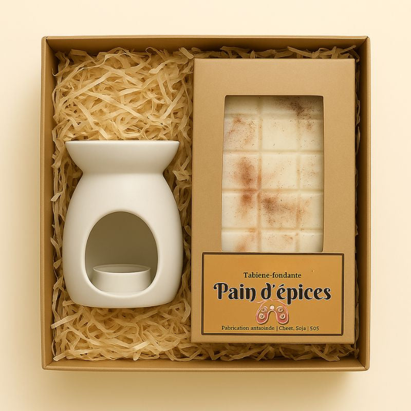 Fondant Parfumé Tablette Pain d'Épices, le fondant est présenté dans un coffret-cadeau avec un brûle parfum. Sur fond beige clair.