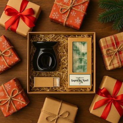 Fondant Parfumé Tablette Sapin de Noël, présenté dans un coffret cadeau avec un brûleur et des allumettes. Ambiance festive de Noël.
