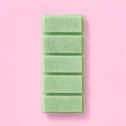 Fondant Parfumé Thé Vert Snapbar vert en tablette sécable sur fond rose design minimaliste ambiance fraîche et naturelle.