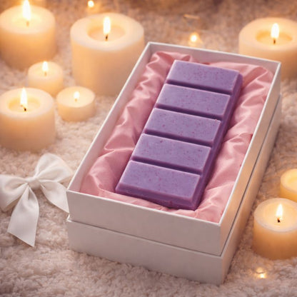Fondant Parfumé Vin Chaud Gourmand, la tablette de fondant est dans un coffret-cadeau, dans une ambiance cocooning.