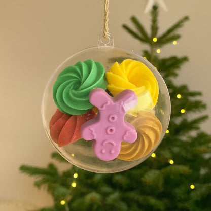 Idée Cadeau Boule Parfumée de Noël, l boule de Noël est suspendues avec les fondants parfumés à l’intérieur.
