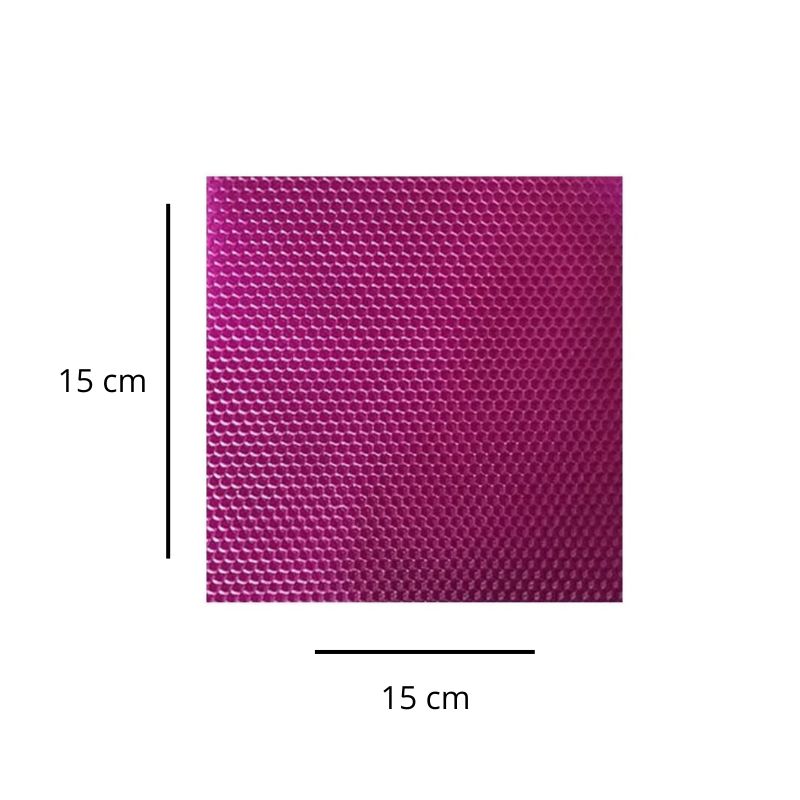 Matériel Bougie Feuille de Cire Nid d'Abeille Coloré, avec ses dimensions, de couleur violette et sur fond blanc.