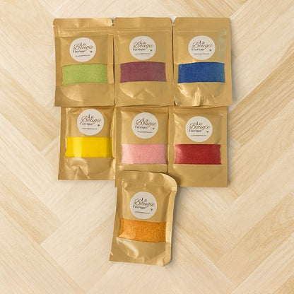 Recharge Bougie Cire Perle, avec tous les coloris disponible. Sur fond bois.